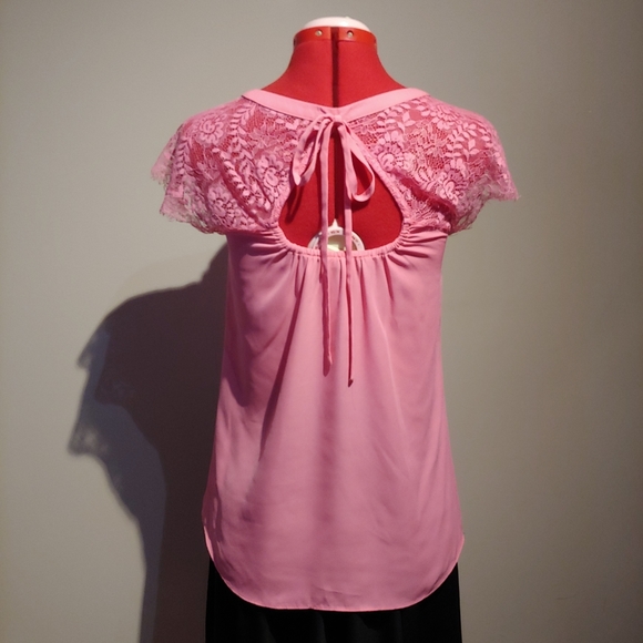 NWOT Pink Note Top with Lace Cap Sleeves - Picture 2 of 5